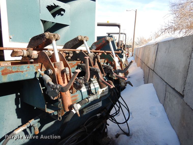 image for item DN6272 1996 Bear Cat 2002  chip spreader