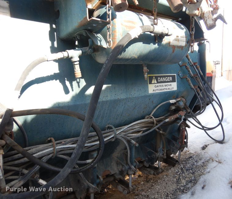 image for item DN6272 1996 Bear Cat 2002  chip spreader