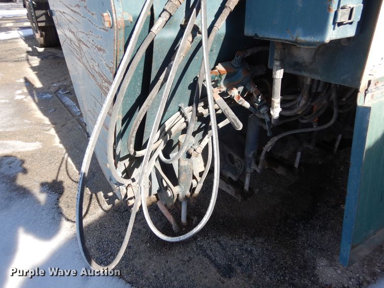 image for item DN6272 1996 Bear Cat 2002  chip spreader