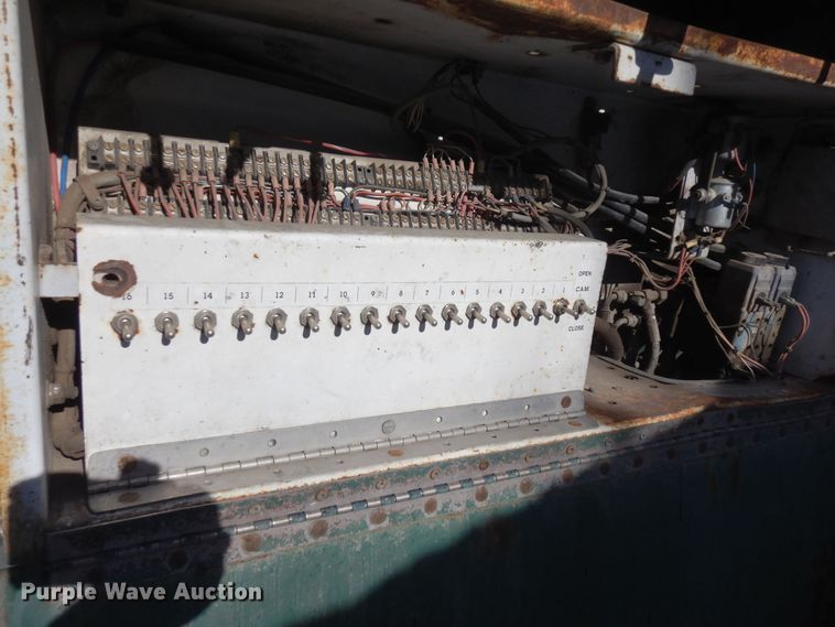 image for item DN6272 1996 Bear Cat 2002  chip spreader