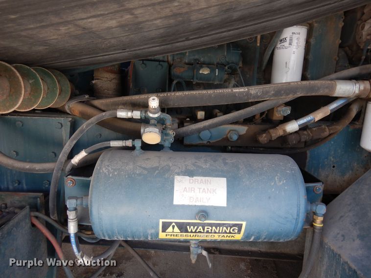 image for item DN6272 1996 Bear Cat 2002  chip spreader