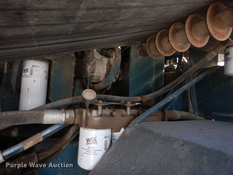 image for item DN6272 1996 Bear Cat 2002  chip spreader