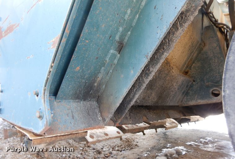 image for item DN6272 1996 Bear Cat 2002  chip spreader