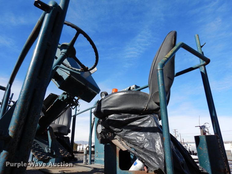 image for item DN6272 1996 Bear Cat 2002  chip spreader