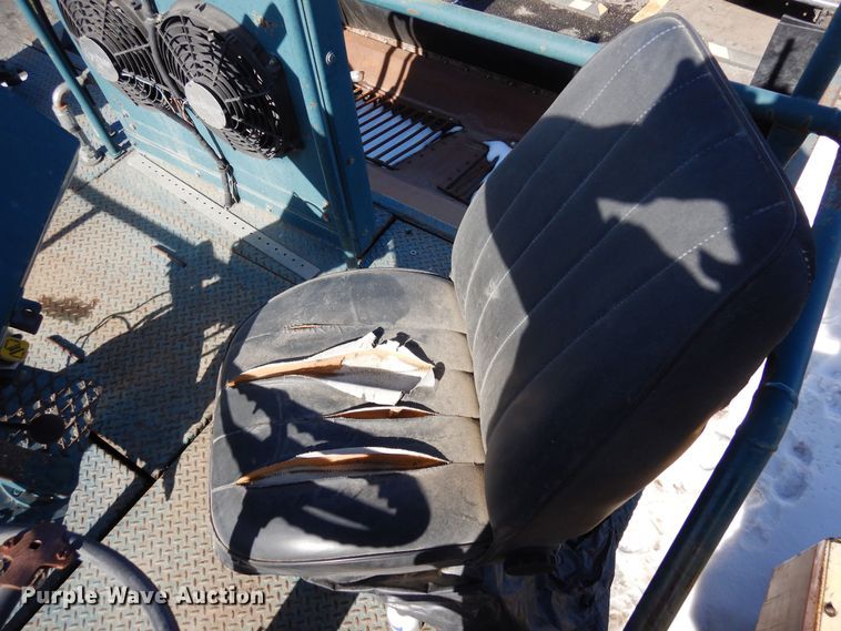 image for item DN6272 1996 Bear Cat 2002  chip spreader