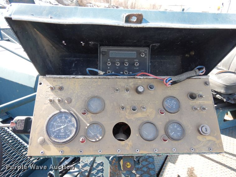 image for item DN6272 1996 Bear Cat 2002  chip spreader