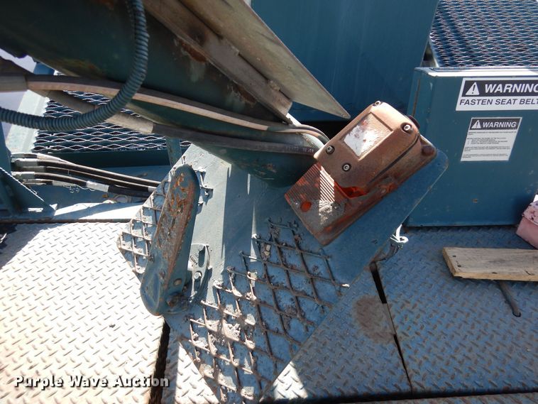 image for item DN6272 1996 Bear Cat 2002  chip spreader