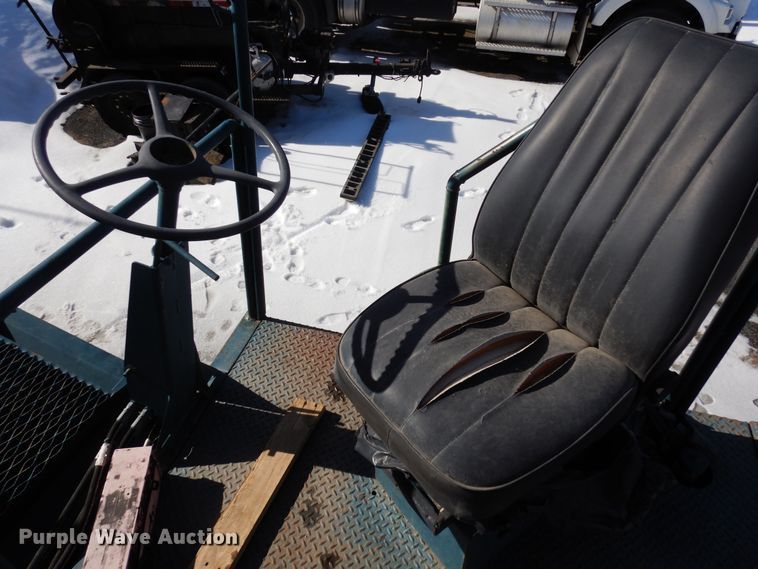 image for item DN6272 1996 Bear Cat 2002  chip spreader