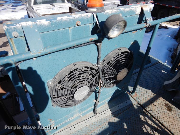 image for item DN6272 1996 Bear Cat 2002  chip spreader