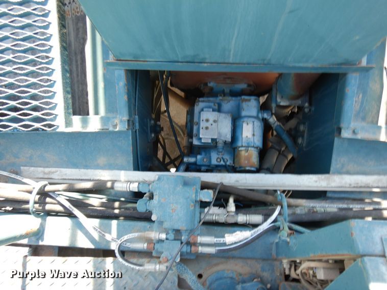 image for item DN6272 1996 Bear Cat 2002  chip spreader