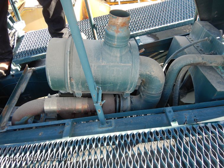 image for item DN6272 1996 Bear Cat 2002  chip spreader