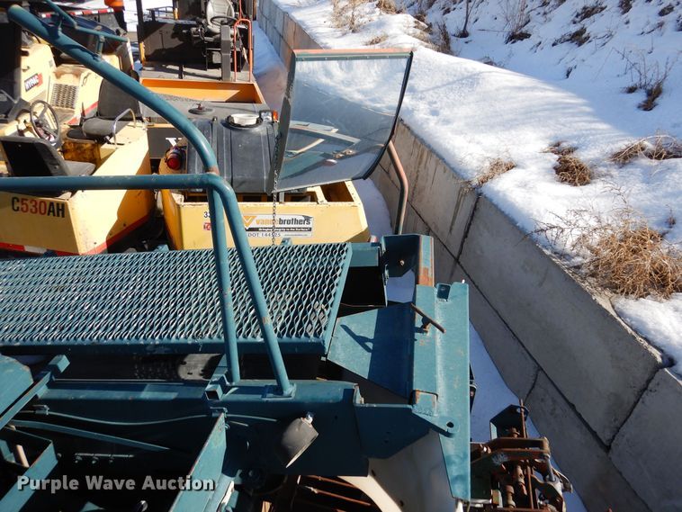 image for item DN6272 1996 Bear Cat 2002  chip spreader