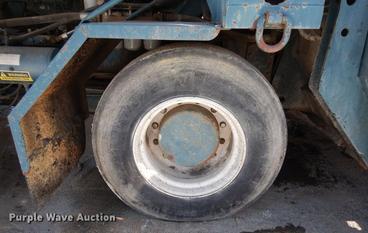 image for item DN6272 1996 Bear Cat 2002  chip spreader