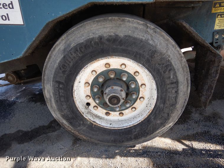 image for item DN6272 1996 Bear Cat 2002  chip spreader