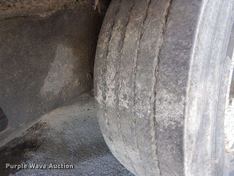 image for item DN6272 1996 Bear Cat 2002  chip spreader