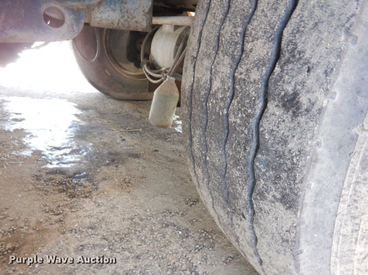 image for item DN6272 1996 Bear Cat 2002  chip spreader