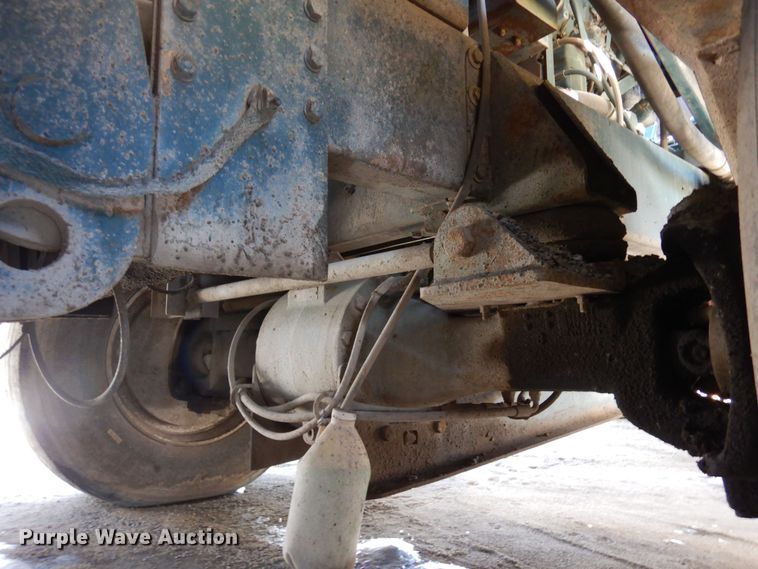 image for item DN6272 1996 Bear Cat 2002  chip spreader