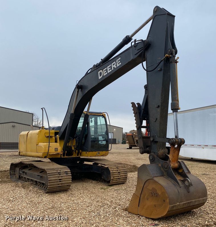 image for item DN8152 2007 John Deere 200D LC  excavator