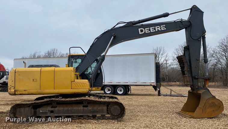 image for item DN8152 2007 John Deere 200D LC  excavator