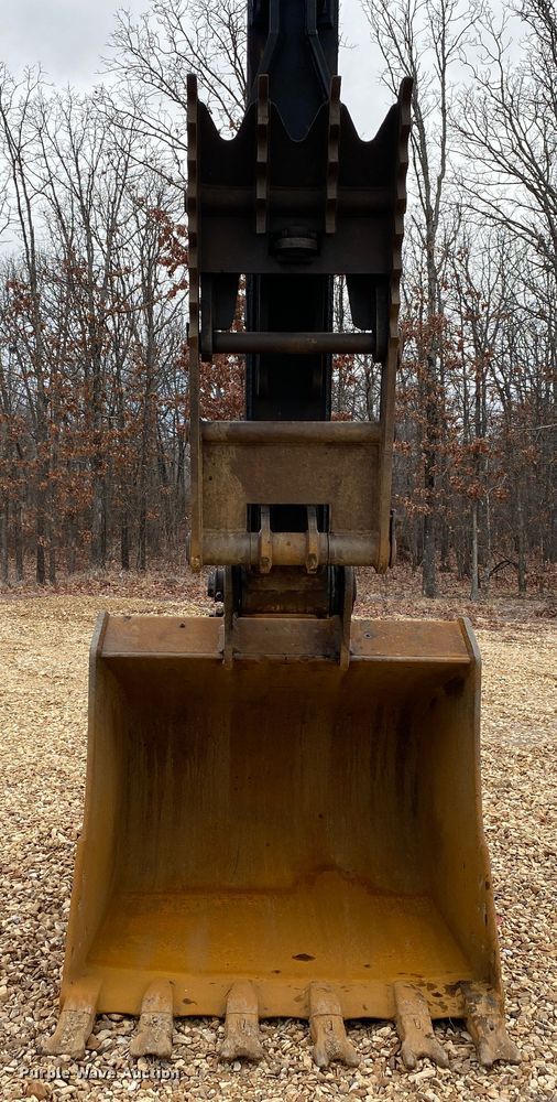 image for item DN8152 2007 John Deere 200D LC  excavator