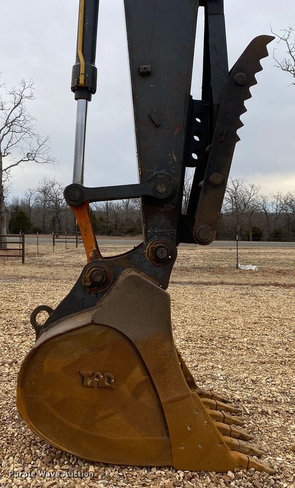 image for item DN8152 2007 John Deere 200D LC  excavator