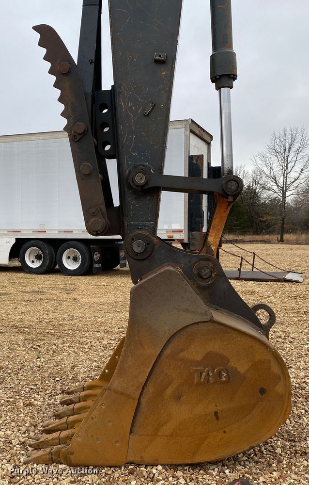 image for item DN8152 2007 John Deere 200D LC  excavator