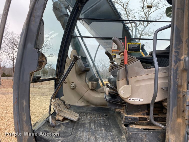 image for item DN8152 2007 John Deere 200D LC  excavator