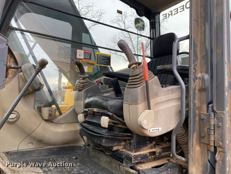 image for item DN8152 2007 John Deere 200D LC  excavator