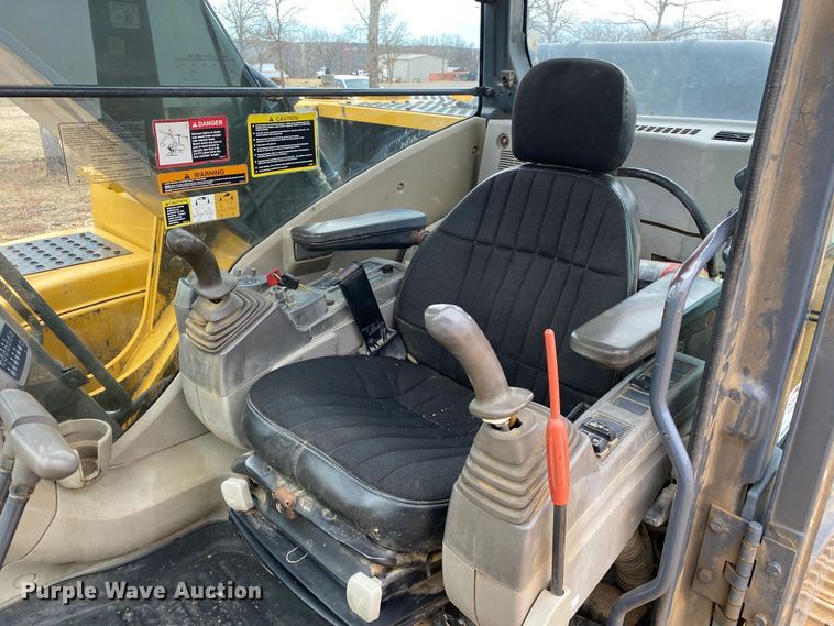 image for item DN8152 2007 John Deere 200D LC  excavator