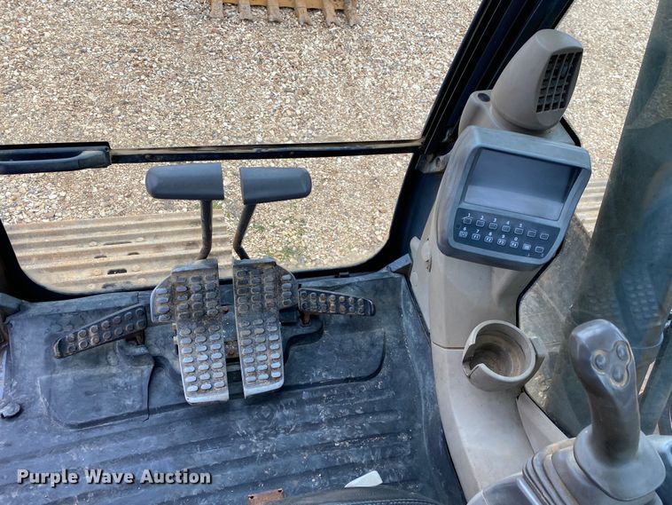 image for item DN8152 2007 John Deere 200D LC  excavator