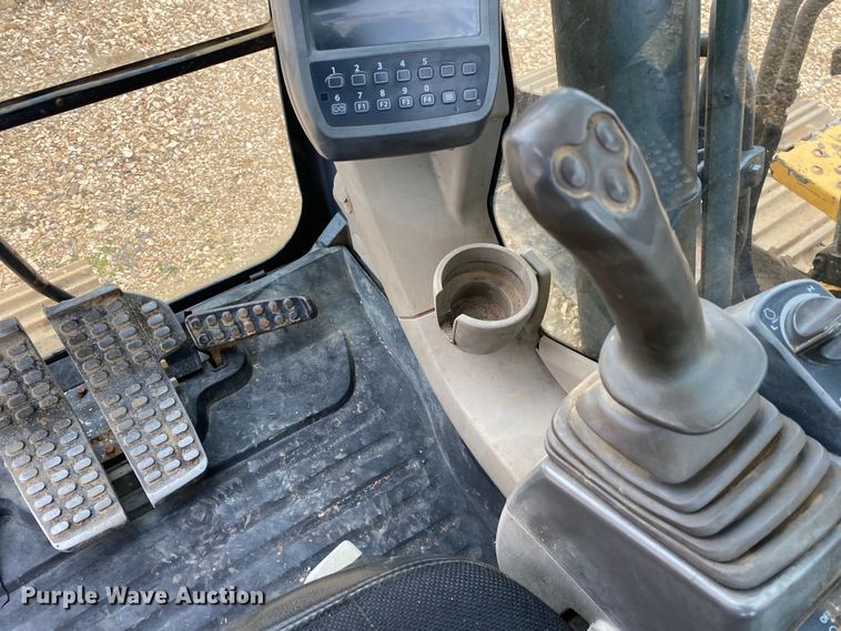 image for item DN8152 2007 John Deere 200D LC  excavator