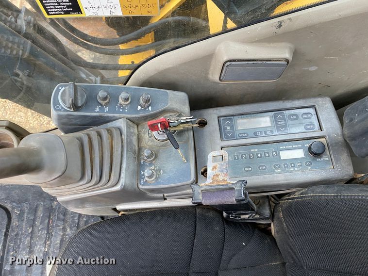 image for item DN8152 2007 John Deere 200D LC  excavator