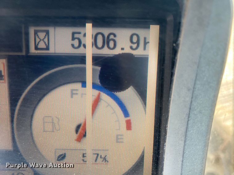 image for item DN8152 2007 John Deere 200D LC  excavator