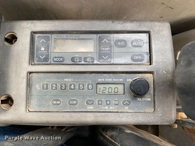 image for item DN8152 2007 John Deere 200D LC  excavator