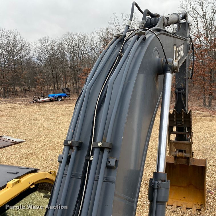 image for item DN8152 2007 John Deere 200D LC  excavator