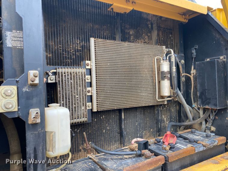 image for item DN8152 2007 John Deere 200D LC  excavator