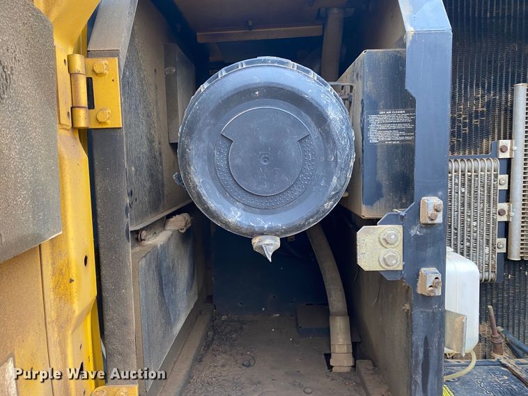 image for item DN8152 2007 John Deere 200D LC  excavator