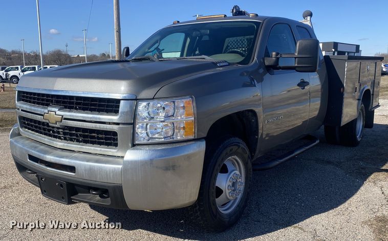 image for item DN8153 2009 Chevrolet Silverado 3500HD  utility bed pickup truck