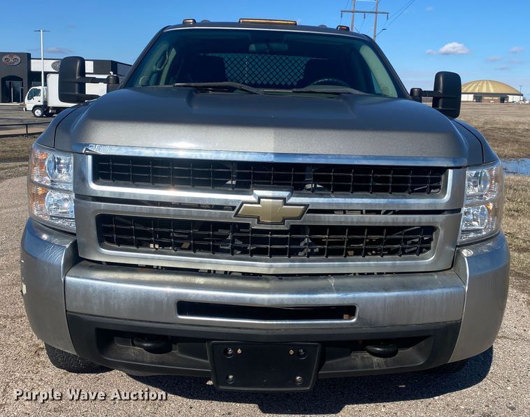 image for item DN8153 2009 Chevrolet Silverado 3500HD  utility bed pickup truck