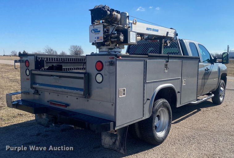 image for item DN8153 2009 Chevrolet Silverado 3500HD  utility bed pickup truck