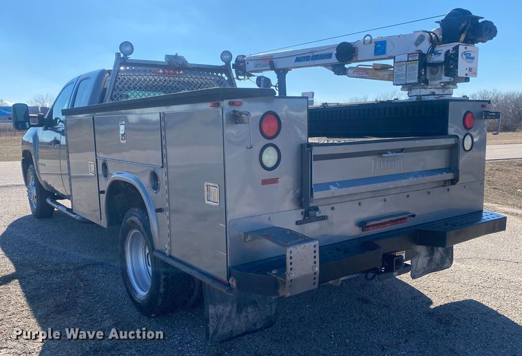 image for item DN8153 2009 Chevrolet Silverado 3500HD  utility bed pickup truck