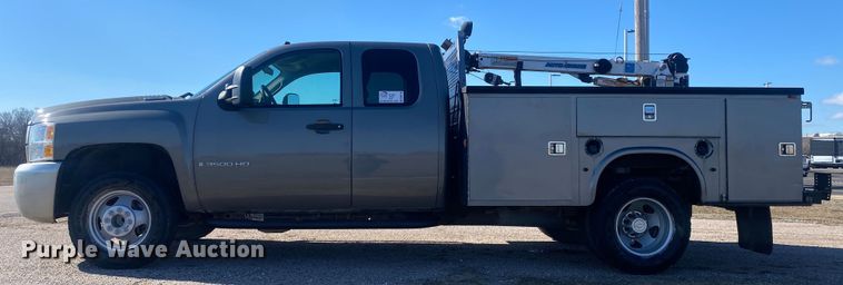 image for item DN8153 2009 Chevrolet Silverado 3500HD  utility bed pickup truck