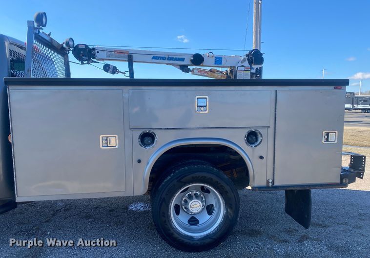 image for item DN8153 2009 Chevrolet Silverado 3500HD  utility bed pickup truck