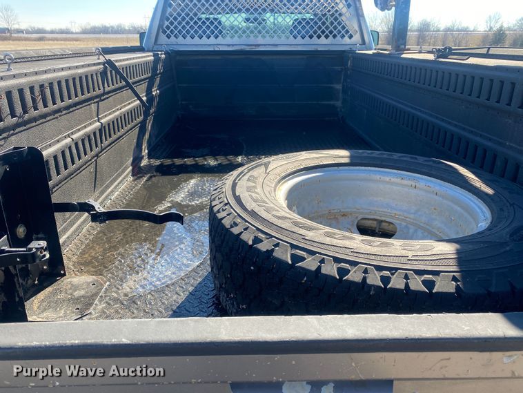 image for item DN8153 2009 Chevrolet Silverado 3500HD  utility bed pickup truck