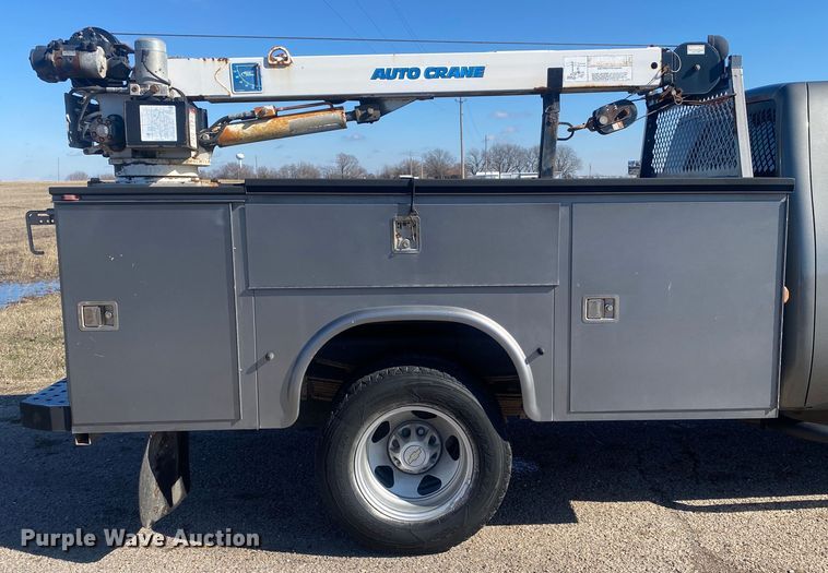 image for item DN8153 2009 Chevrolet Silverado 3500HD  utility bed pickup truck