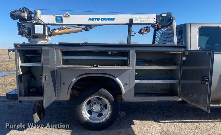 image for item DN8153 2009 Chevrolet Silverado 3500HD  utility bed pickup truck