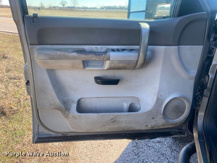 image for item DN8153 2009 Chevrolet Silverado 3500HD  utility bed pickup truck