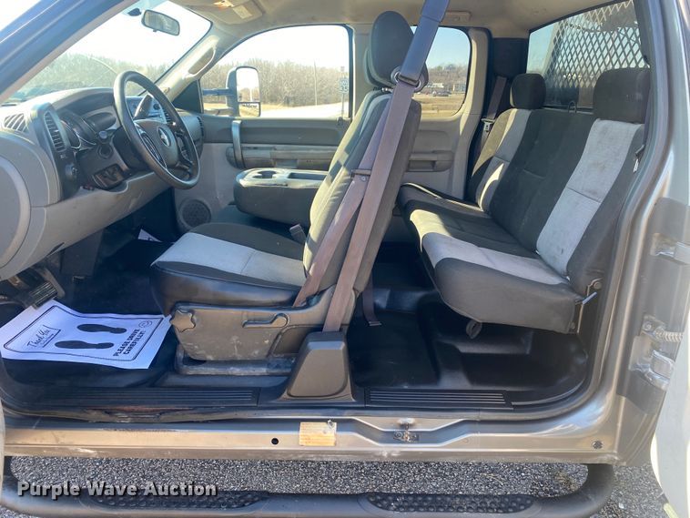 image for item DN8153 2009 Chevrolet Silverado 3500HD  utility bed pickup truck