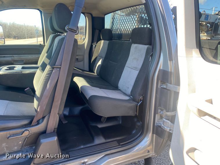 image for item DN8153 2009 Chevrolet Silverado 3500HD  utility bed pickup truck