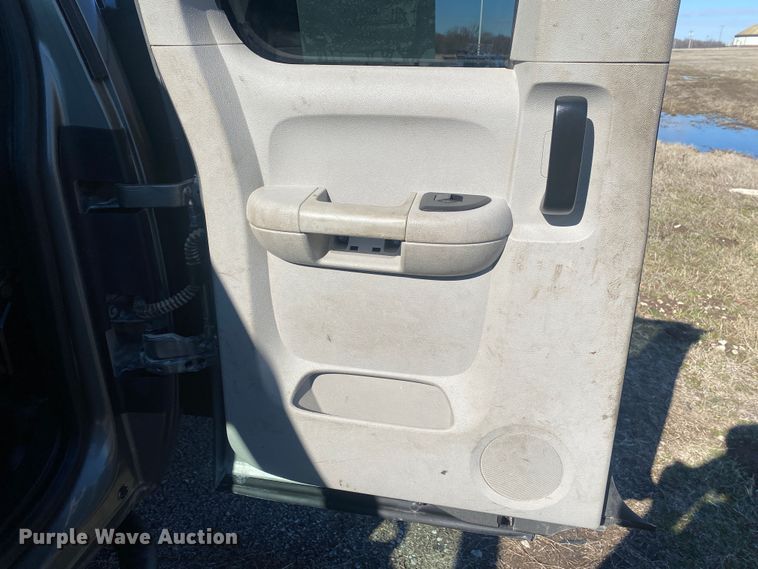 image for item DN8153 2009 Chevrolet Silverado 3500HD  utility bed pickup truck